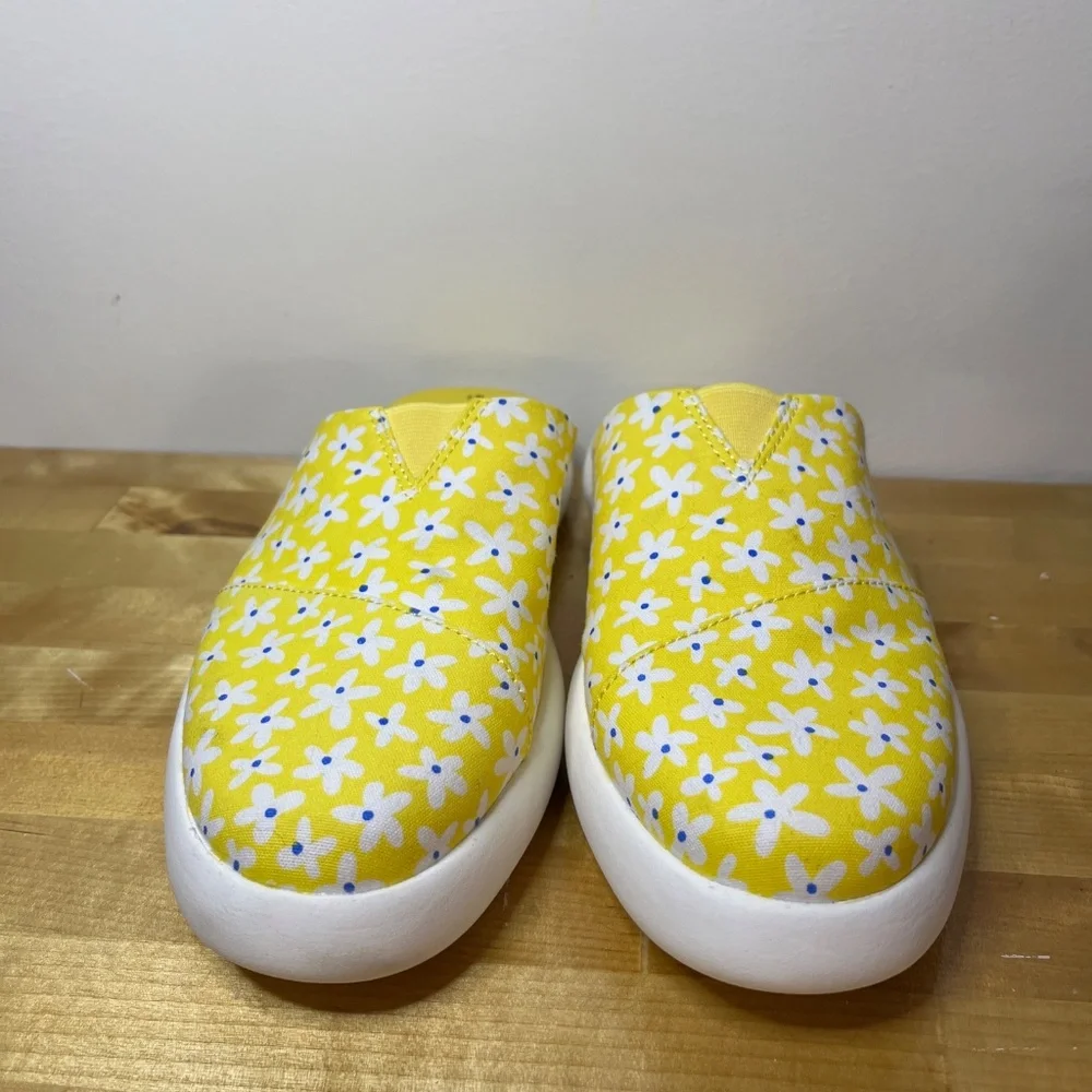 TOMS Alpargata Mallow Mule Yellow With White Daisy Print Women's Size 7 - Picture 2 of 7